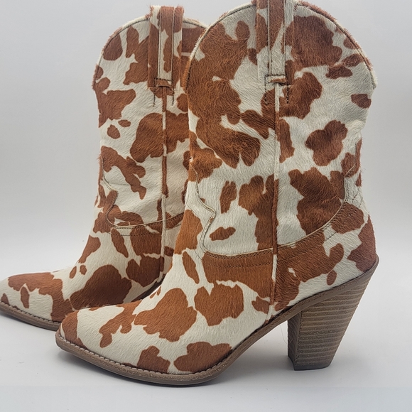 Jeffrey Campbell Cow Print Western Boots SIZE 8.5 - Picture 4 of 9